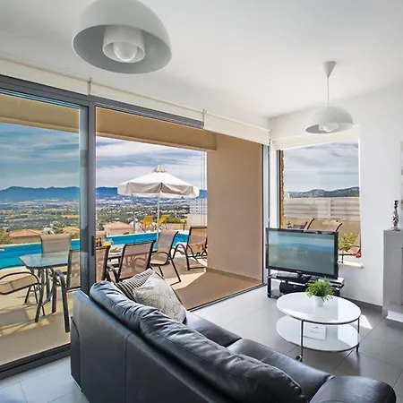 Luxury 3 Bedroom With Private Pool, Paphos 1262 فيلة *