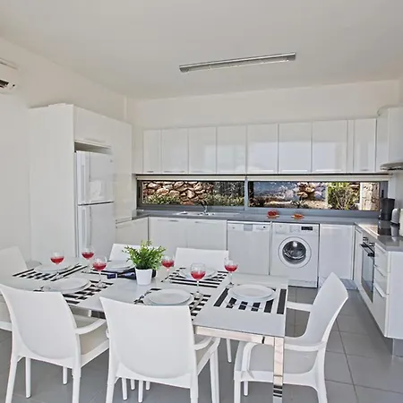 Luxury 3 Bedroom With Private Pool, Paphos 1262