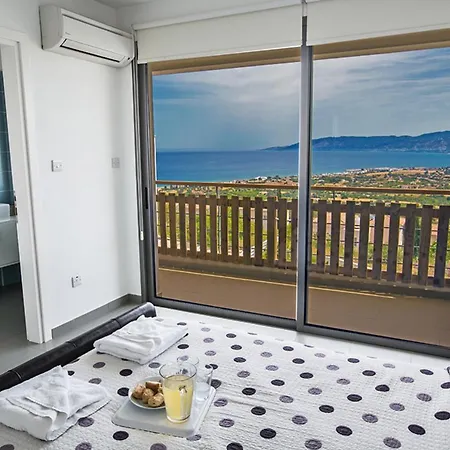 Luxury 3 Bedroom With Private Pool, Paphos 1262 فيلة نيو تشوريو