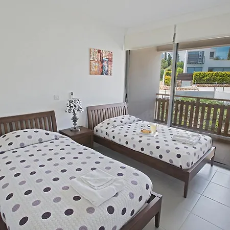 Luxury 3 Bedroom With Private Pool, Paphos 1262 فيلة نيو تشوريو
